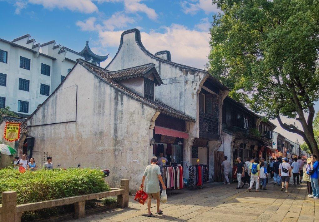 孩子两岁多,跟小朋友玩总喜欢抓人怎么办?-专业有问必答平台,解答您的疑问